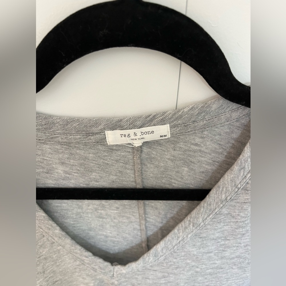 ❌SOLD❌90 Rag & Bone Women's Gray The Vee Tee Short-Sleeve V-Neck Top Size M - Picture 3 of 4